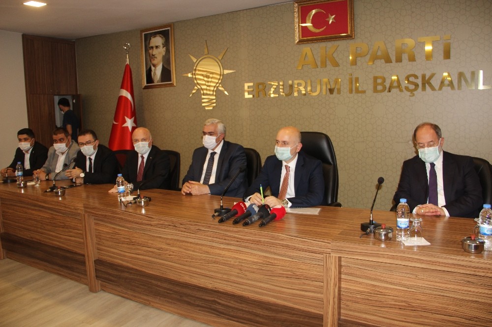 Bakan Karaismailoğlu Erzurum AK Parti İl Başkanlığı’nı ziyaret etti