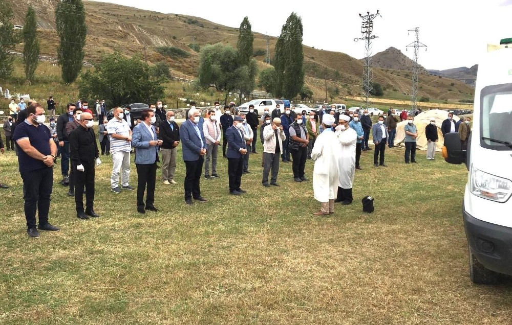 AK Parti Erzurum İl Başkan Yardımcısı Yaylalı, son yolculuğuna uğurlandı