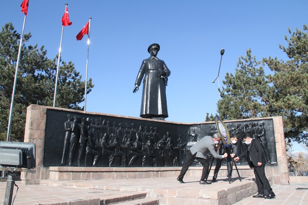 Erzurum’da 24 Kasım Öğretmenler Günü törenle kutlandı