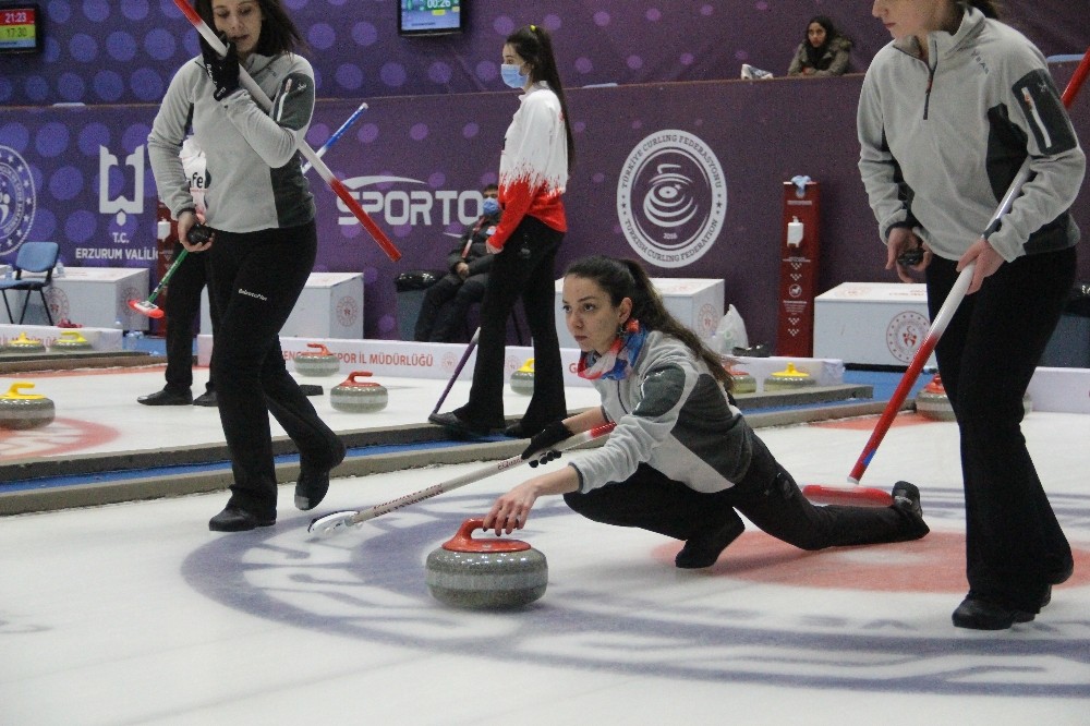 Curling Süper Lig müsabakaları 95 sporcunun katılımıyla Erzurum’da başladı