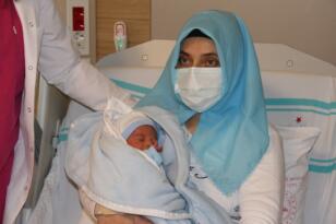 Erzurum Şehir Hastanesi’nde ilk kez suda doğum gerçekleşti