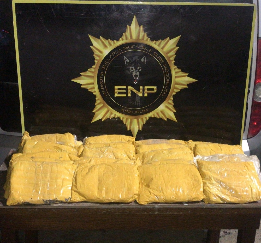 Erzurum’da üç farklı araçta toplamda 56 kilo 450 gram uyuşturucu ele geçirildi