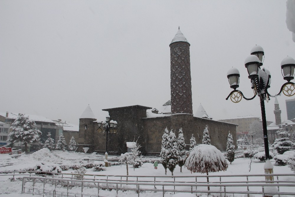 Erzurum’a Mart karı