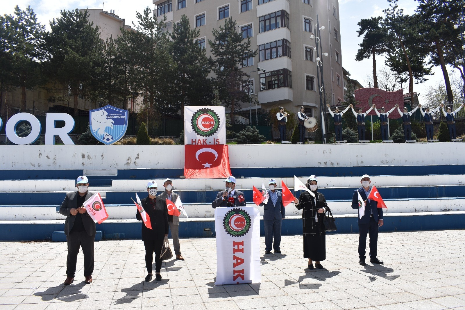 Erzurum’da 7 kişiyle 1 Mayıs açıklaması