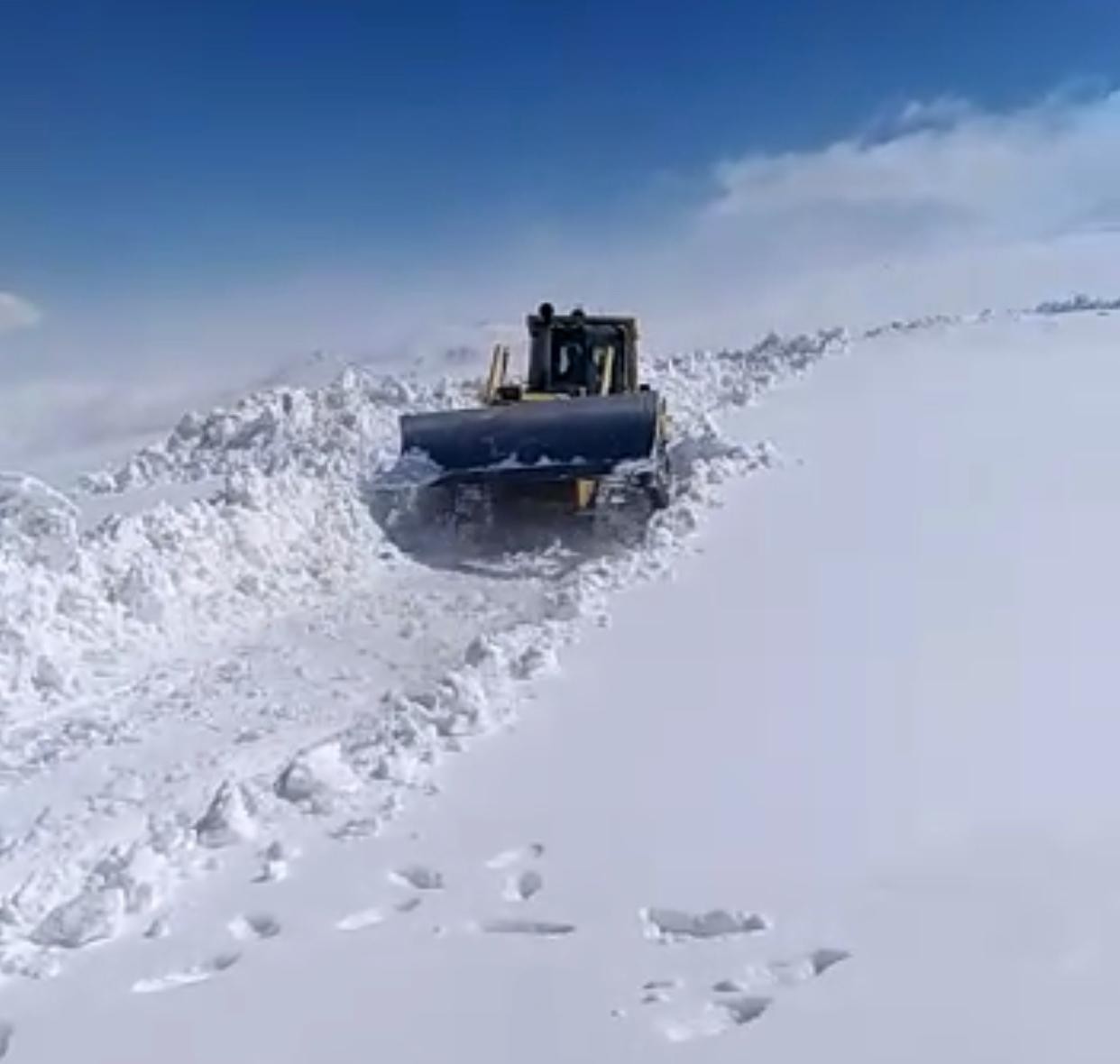 Kar kalınlığı 4 metreyi aştı