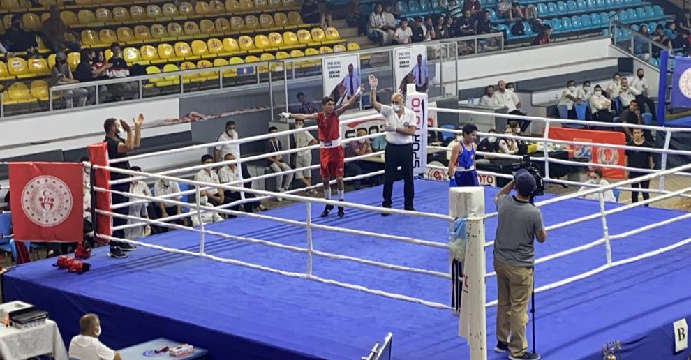 Büyükşehir’in sporcusu Özkısa boksta Türkiye şampiyonu oldu