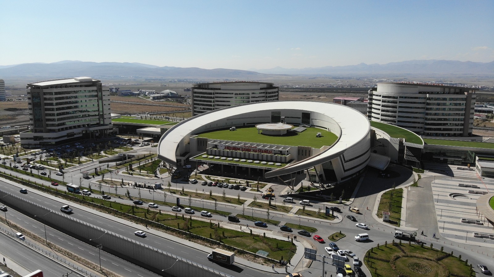 Erzurum Şehir Hastanesi 1.5 yılda 1 milyon 250 bin hastaya hizmet verdi